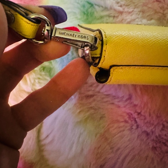 Gorgeous MK Purse Set - Picture 3 of 15